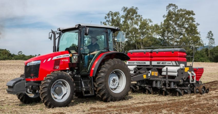 Trator MF 4700: capacidade de levante de 3 toneladas e vazão hidráulica de 65 litros por minuto